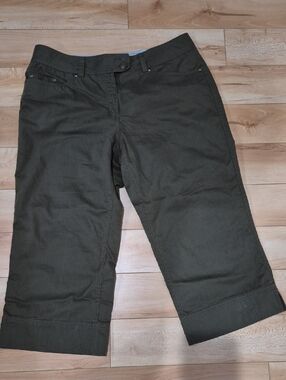 MEC Women's Size 12 Olive Capri Pants